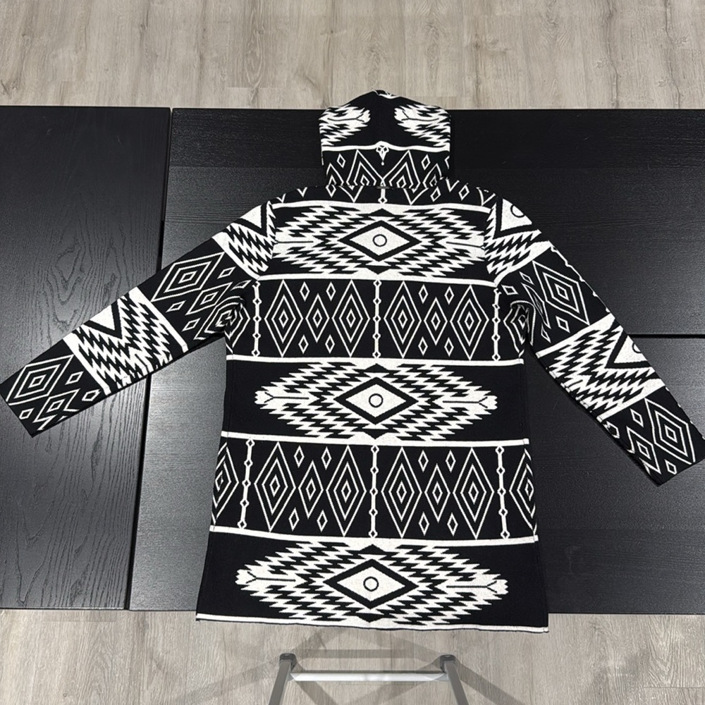 Sioni Geometric Black and White Knit Hooded Sweater - Large - Picture 5 of 11